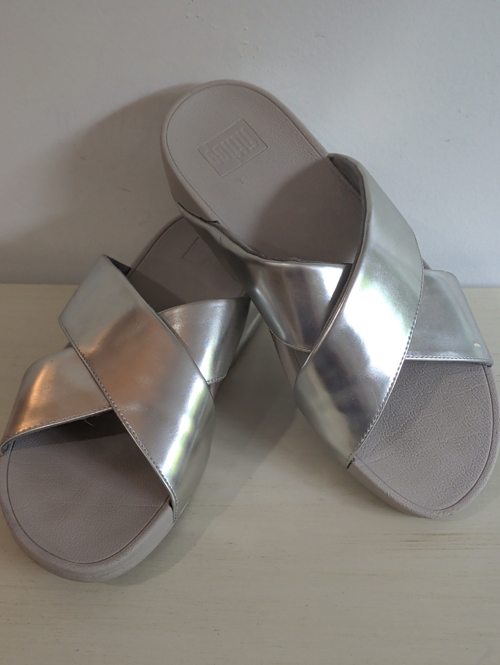 Fitflop Metallic Silver Crisscross Slide Sandals Size 9